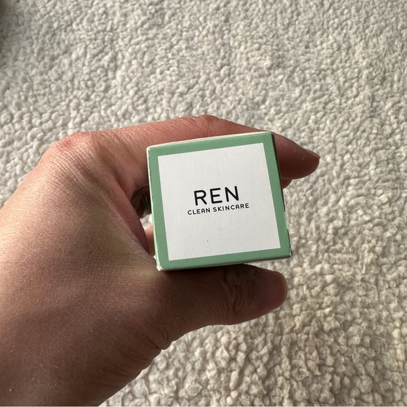 Ren Evercalm™ Global Protection Day Cream - Picture 6 of 7